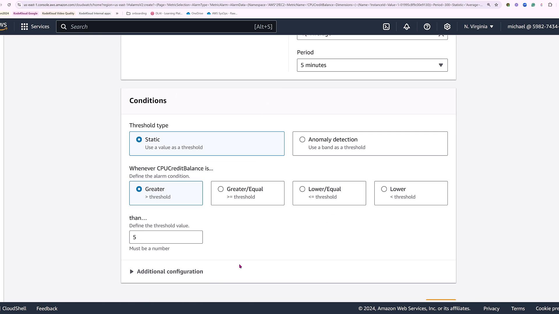 The image shows an AWS CloudWatch configuration screen for setting an alarm condition based on CPU credit balance. It includes options for threshold type, condition settings, and a numeric input for the threshold value.