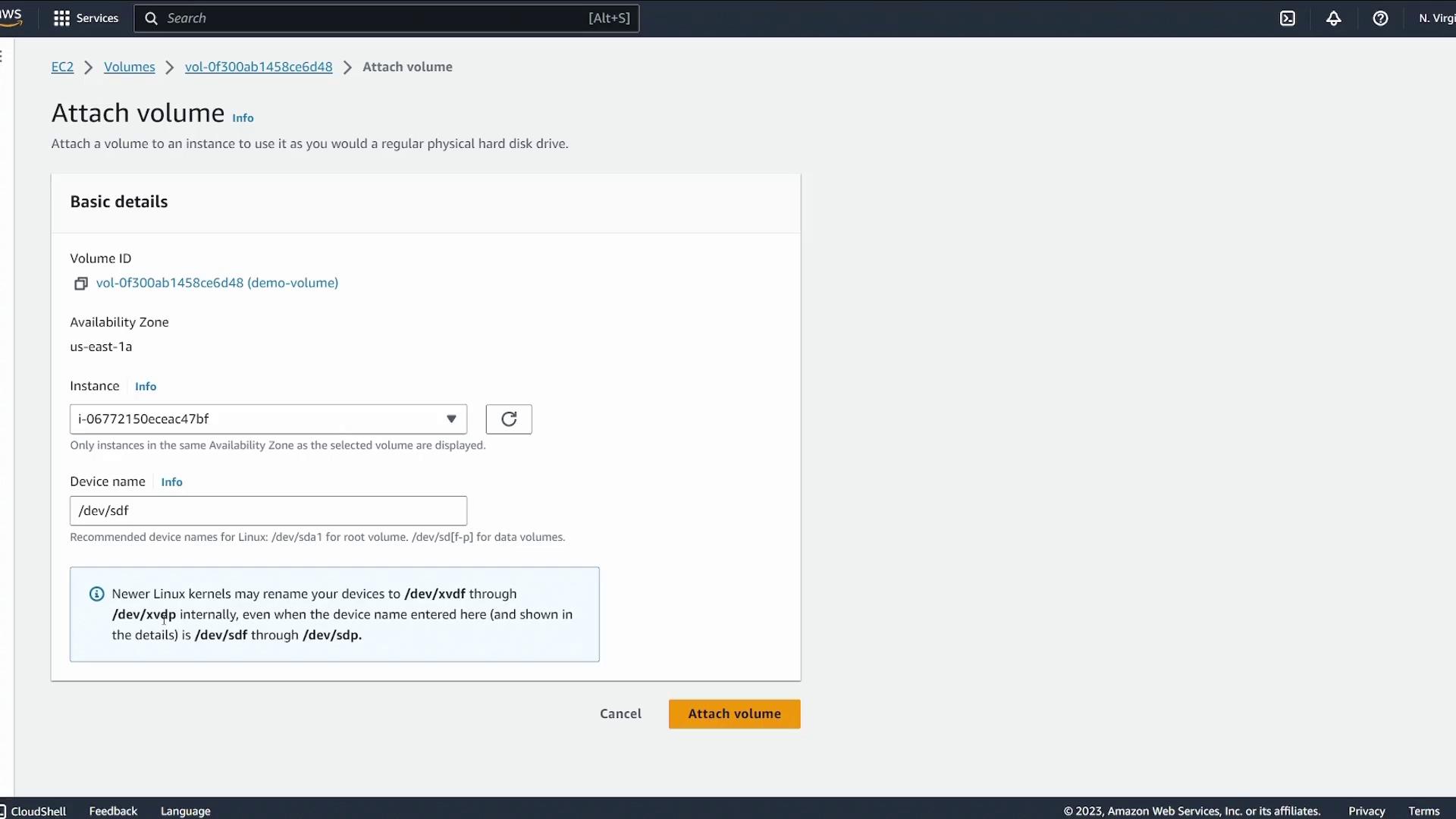 The image shows an AWS EC2 interface for attaching a volume to an instance, with options to select the instance and device name.