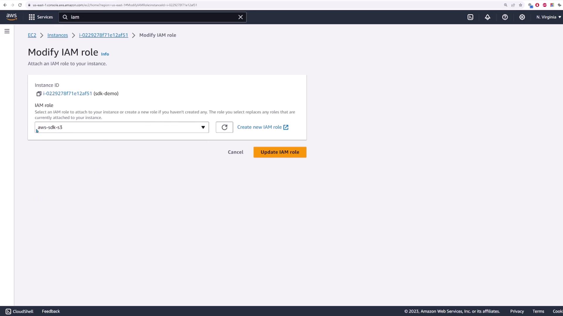 The image shows an AWS console screen for modifying an IAM role attached to an EC2 instance. The selected IAM role is "aws-sdk-s3," and there are options to update or cancel the role change.