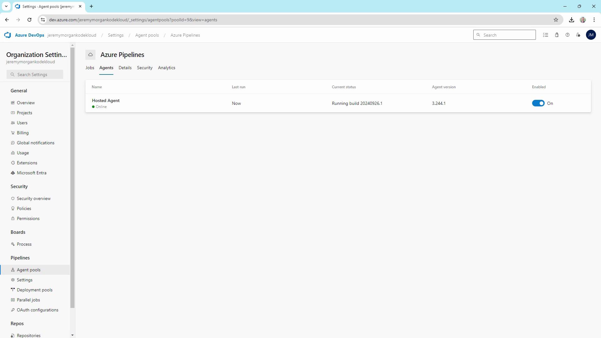 The image shows the Azure DevOps interface, specifically the "Agent pools" section under "Azure Pipelines," with a hosted agent currently running a build.