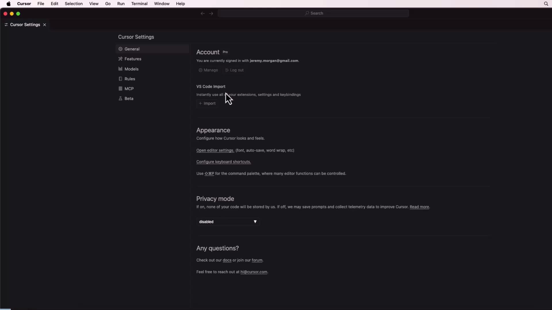 The image shows a software settings interface with options for account management, VS Code import, appearance configuration, and privacy mode. The interface is dark-themed and includes a sidebar with various settings categories.
