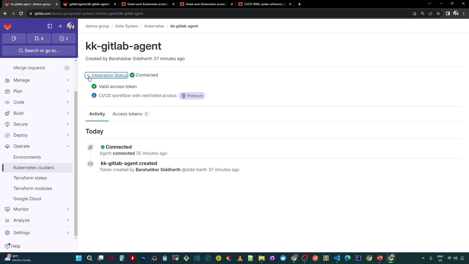 The image shows a GitLab interface displaying the status of a Kubernetes agent named "kk-gitlab-agent," which is connected and has a valid access token. The left sidebar includes various options like "Manage," "Plan," "Code," and "Kubernetes clusters."