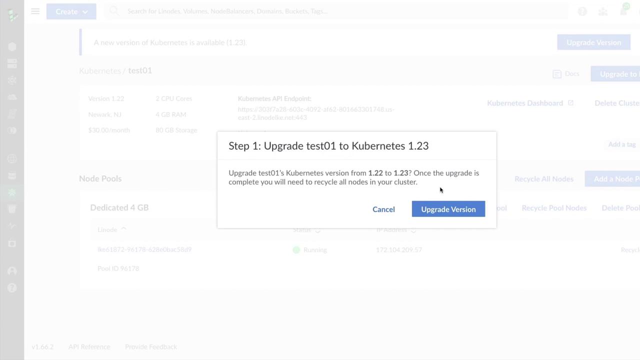 The image shows a dialog box prompting to upgrade a Kubernetes cluster named "test01" from version 1.22 to 1.23, with options to cancel or upgrade.
