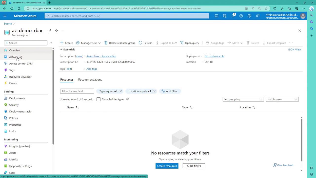 The image shows a Microsoft Azure portal interface for a resource group named "az-demo-rbac." It displays various options like activity log, access control, and settings, with a message indicating no resources match the current filters.