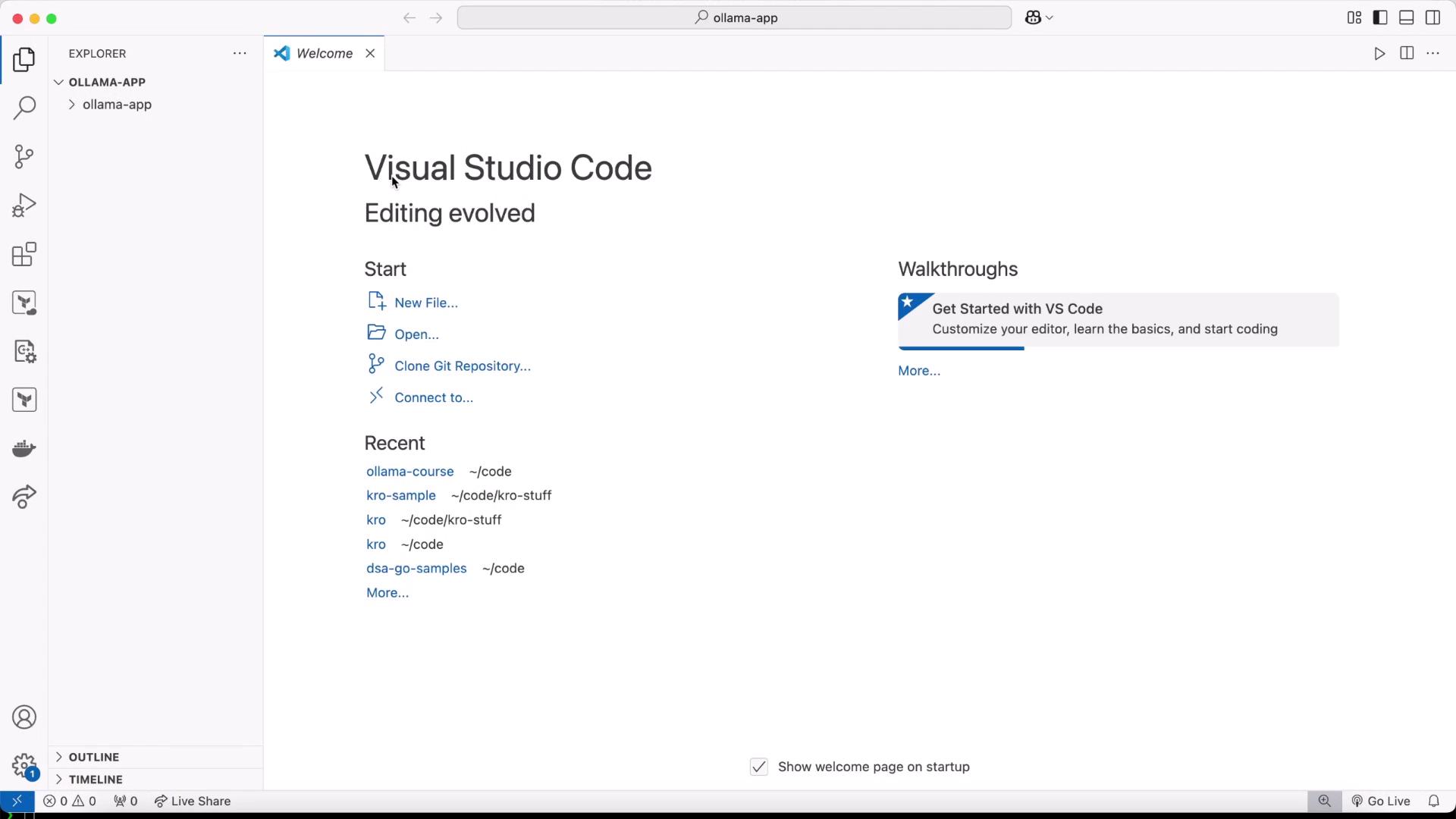 The image shows the welcome screen of Visual Studio Code, displaying options to start a new file, open a project, and recent projects. There's also a walkthrough section for getting started with VS Code.